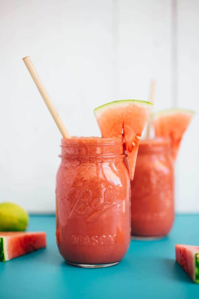 Veganer Wassermelonen Mocktail mit Erdbeeren (10 Minuten)