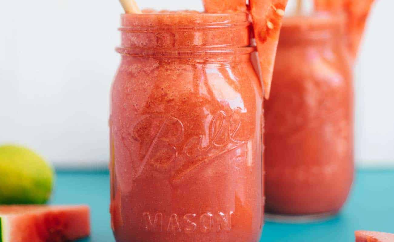 Veganer Wassermelonen Mocktail mit Erdbeeren (10 Minuten)
