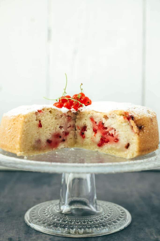 juicy vegan 1-bowl currant cake recipe