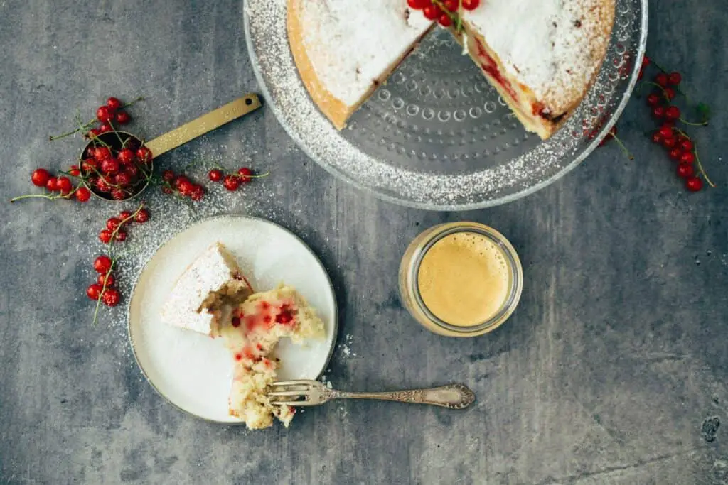 saftiger veganer 1-Bowl Johannisbeer Kuchen Rezept