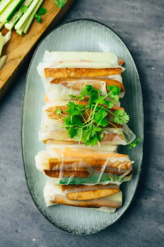 vegane Spring Rolls mit Mariniertem Tofu Rezept