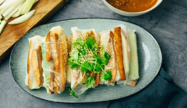 vegane Spring Rolls mit Mariniertem Tofu Rezept