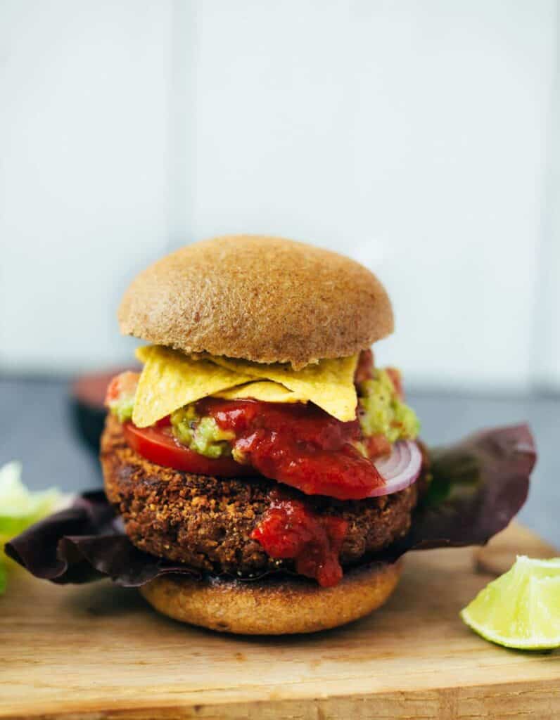 Vegan "Tex Mex" burger with homemade guacamole recipe