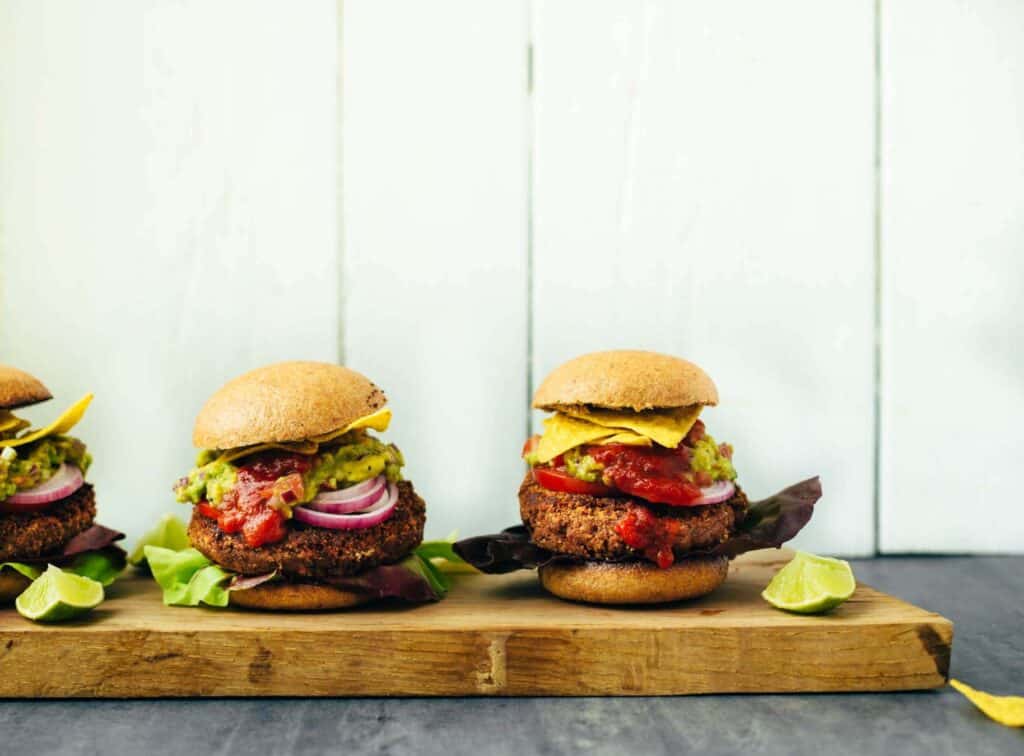 Vegan "Tex Mex" burger with homemade guacamole recipe