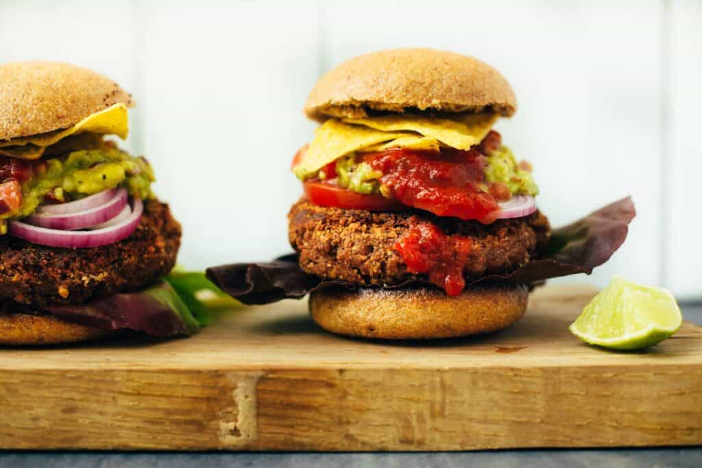 Vegan "Tex Mex" burger with homemade guacamole recipe