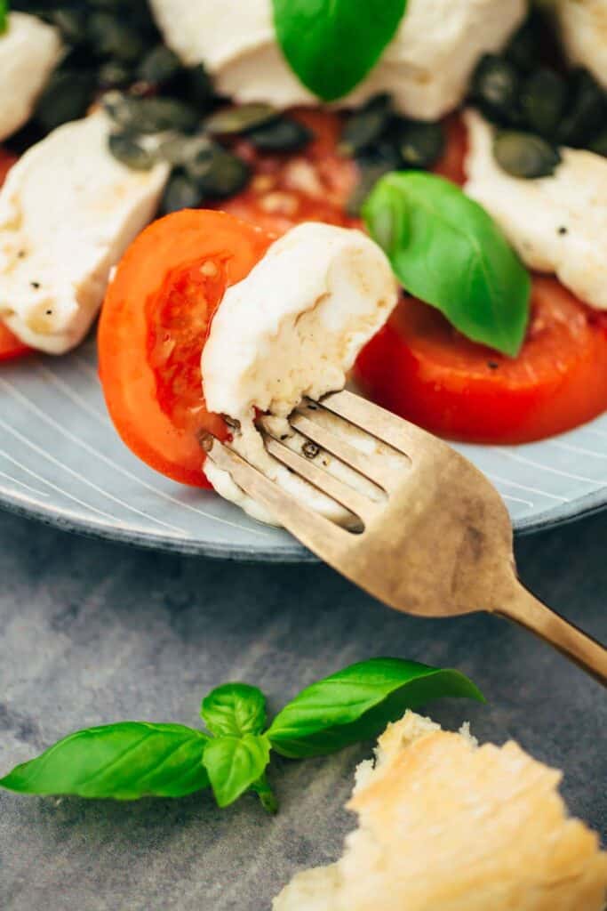 Tomate Mozzarella Caprese - VEGAN (15 Minuten) Rezept