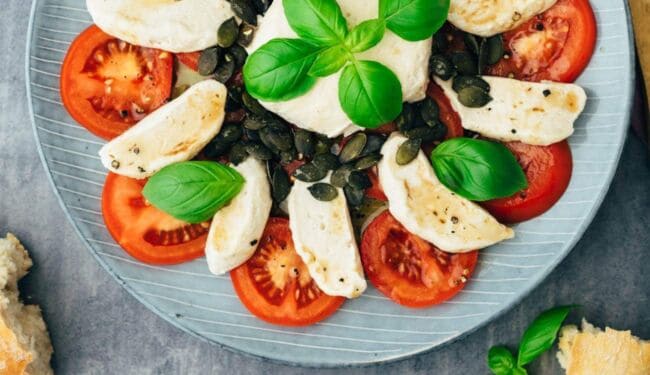 Tomate Mozzarella Caprese - VEGAN (15 Minuten) Rezept