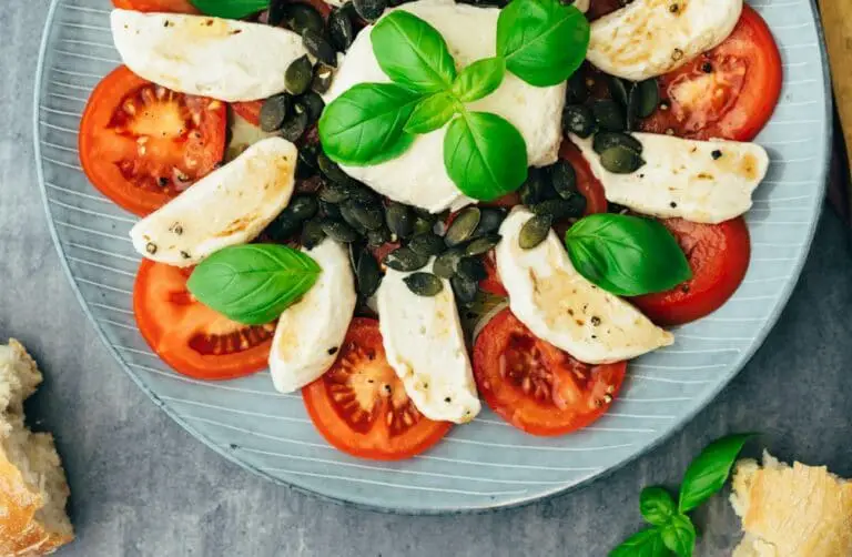 Tomate Mozzarella Caprese - VEGAN (15 Minuten) Rezept