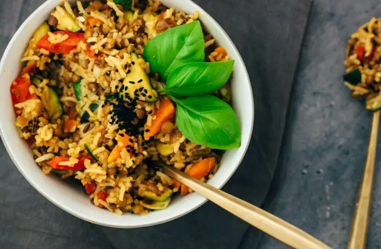Einfacher gebratener Reis mit Linsen (vegan, glutenfrei) Rezept