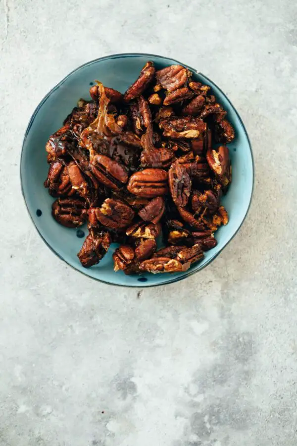 Karamellisierte Äpfel und Pekannüsse — VEGANE VIBES