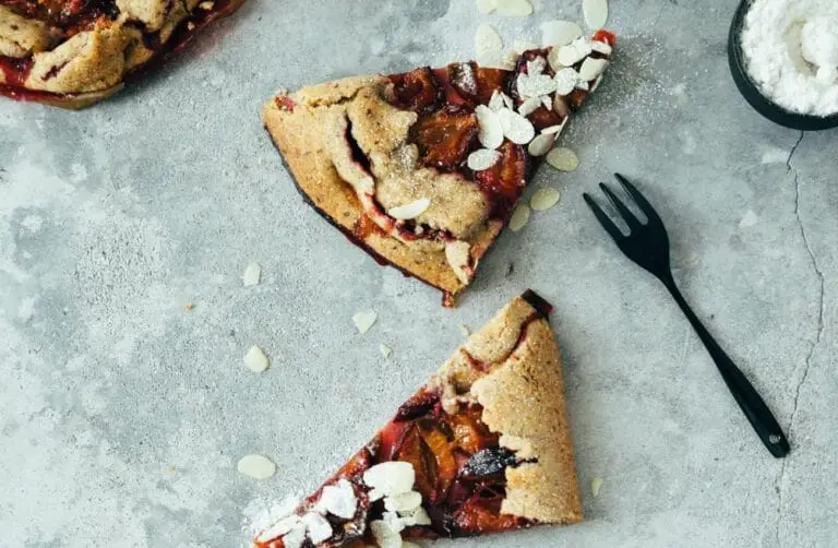 Einfache Pflaumen Galette (vegan) Rezept