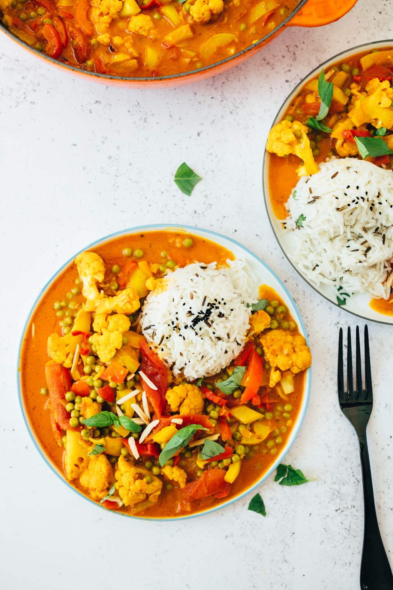 Creamy Korma (Indian curry) with cauliflower and peas recipe