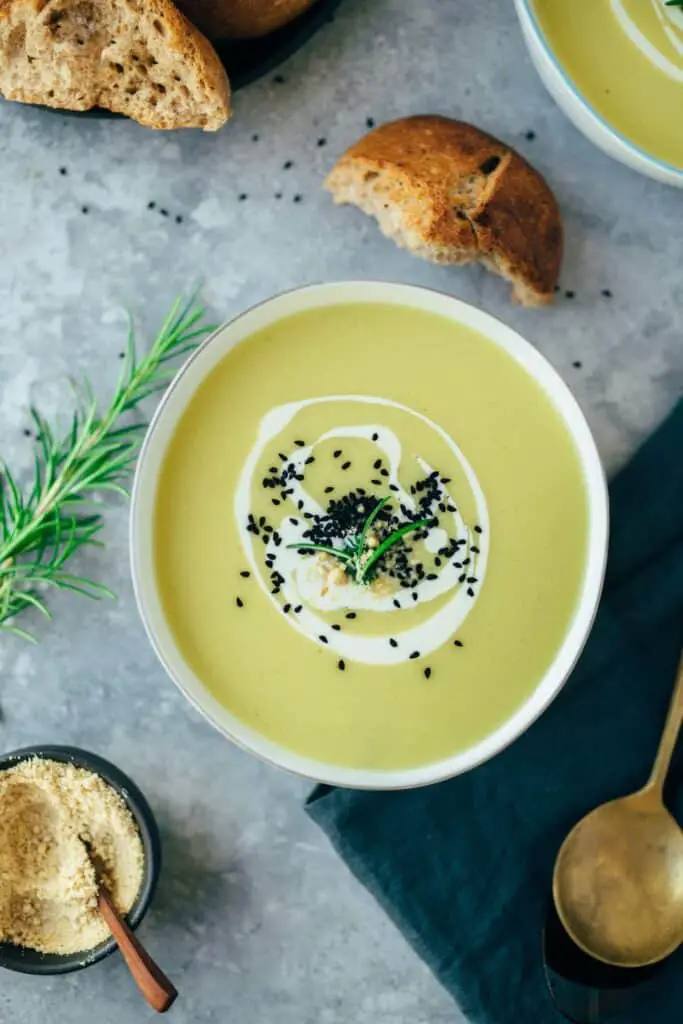 Vegane Kartoffel Lauch Suppe (30 Minuten) — VEGANE VIBES
