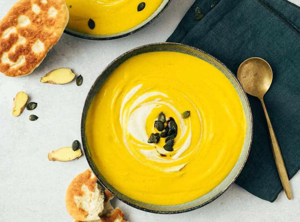 Kürbissuppe mit Ingwersahne (15 Minuten) — VEGANE VIBES