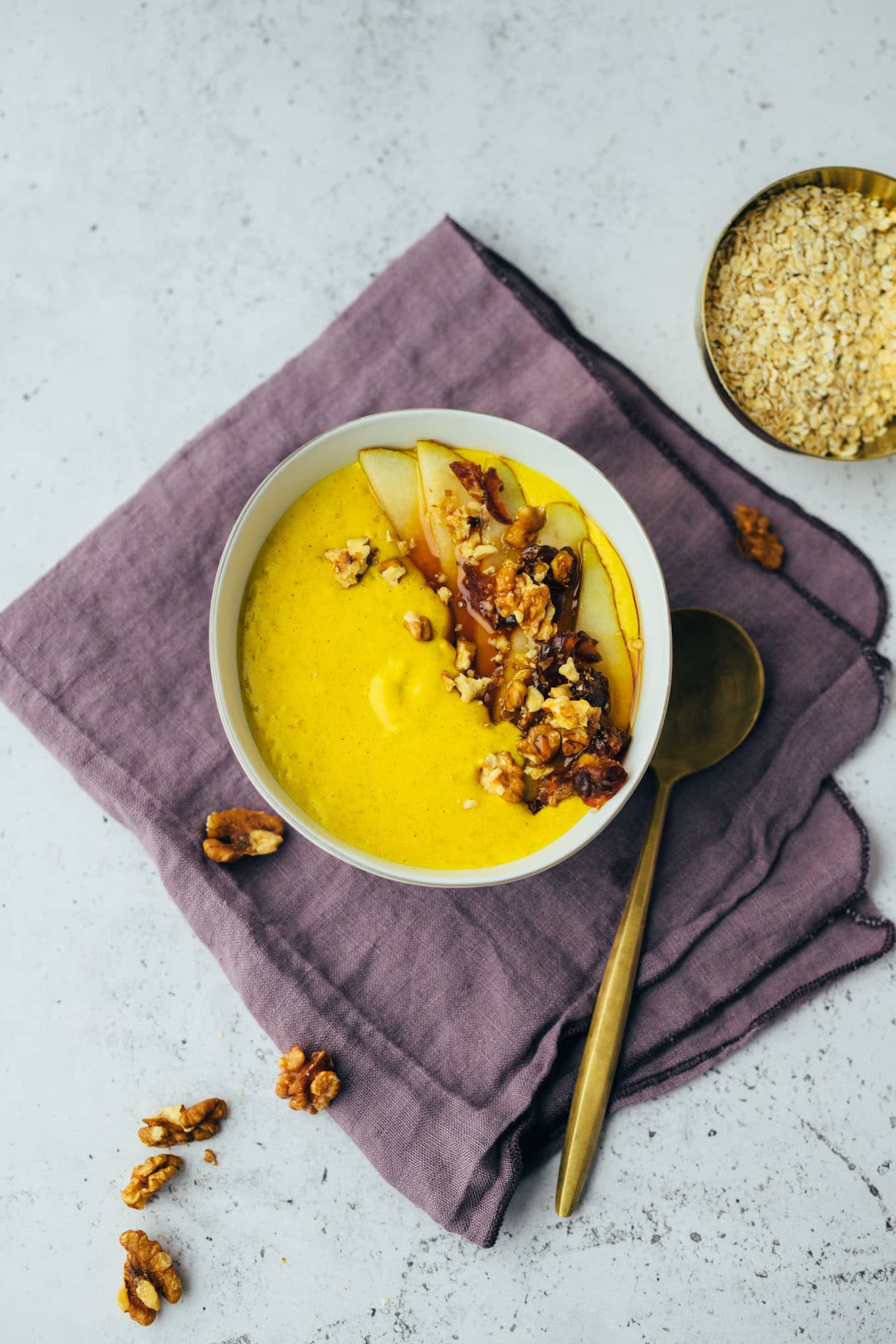 Porridge with turmeric