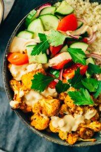 Shawarma Bowl mit Blumenkohl und Kichererbsen veganes Rezept