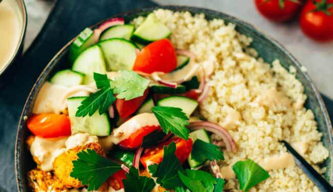 Shawarma Bowl mit Blumenkohl und Kichererbsen veganes Rezept