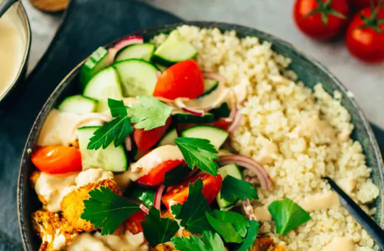 Shawarma Bowl mit Blumenkohl und Kichererbsen veganes Rezept