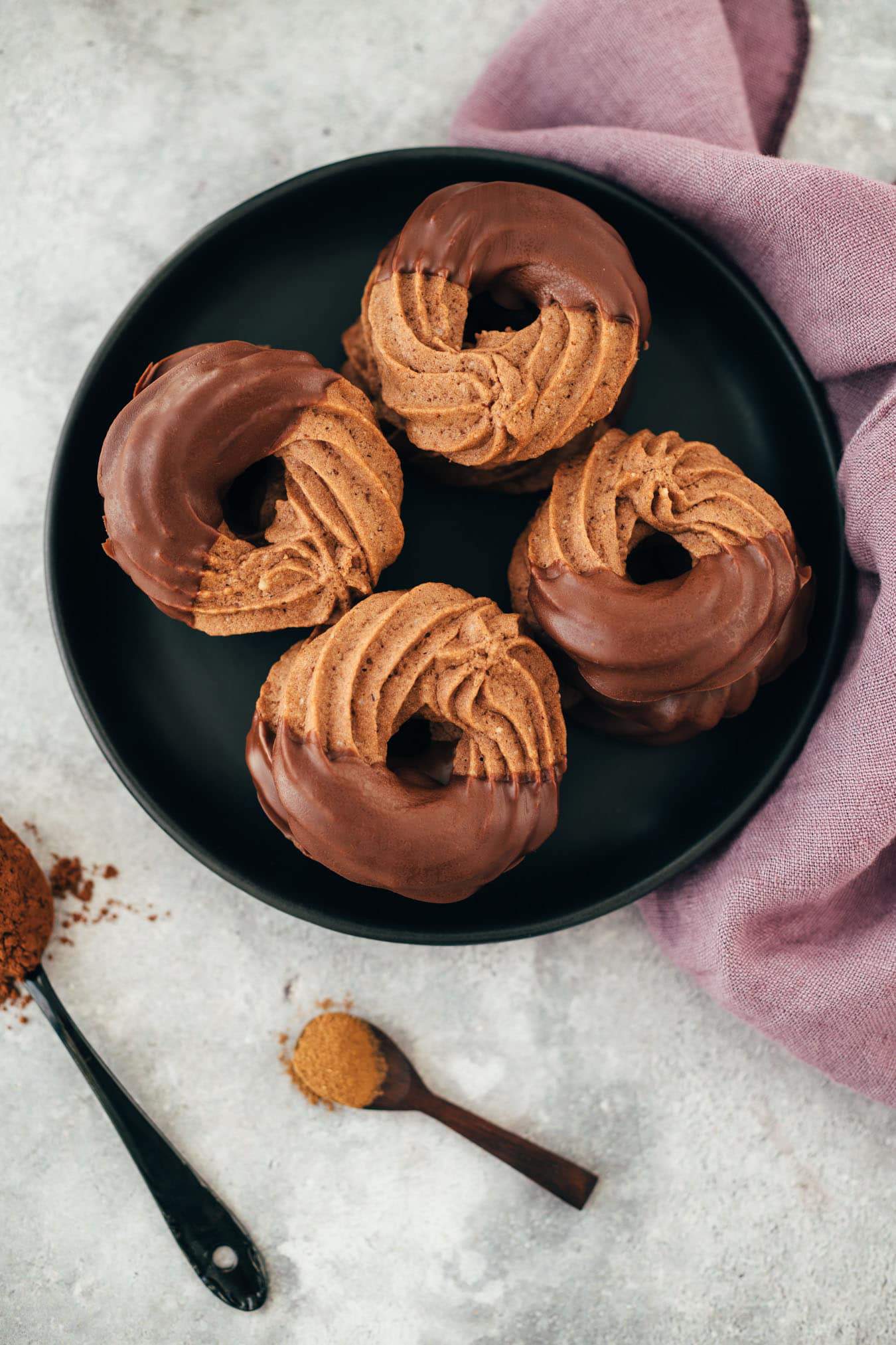 Vegan chocolate cinnamon curls