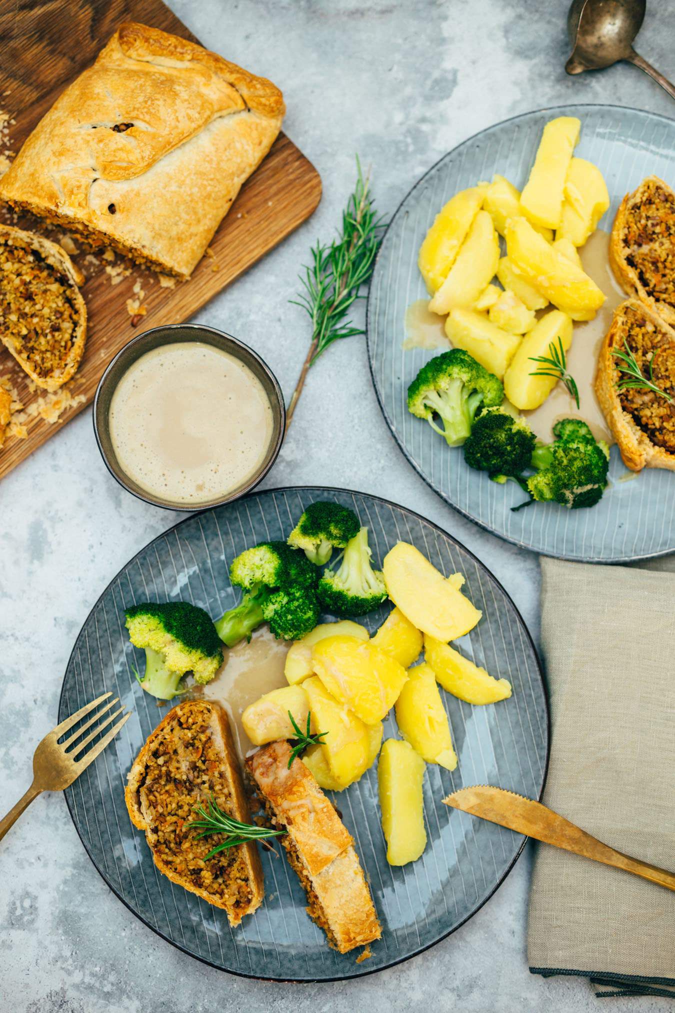 vegan roast with delicious sauce prepared in only 60 minutes