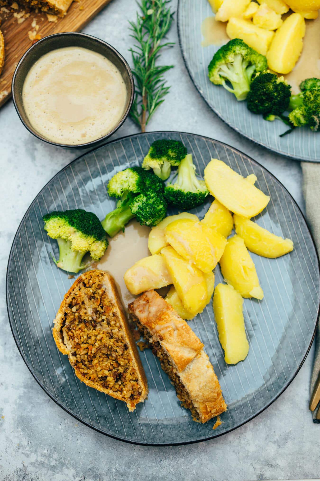 vegan roast with delicious sauce prepared in only 60 minutes