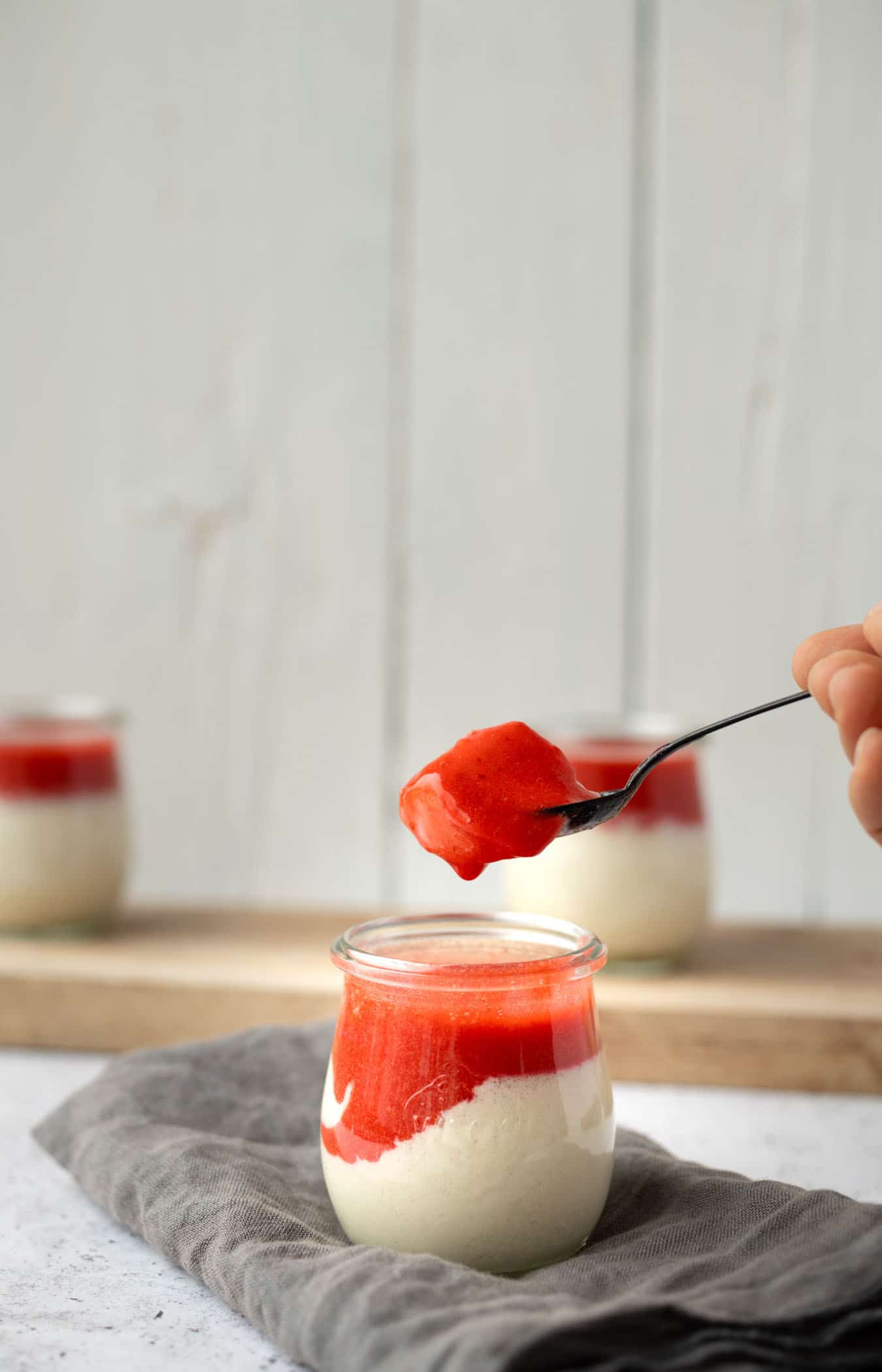 vegan panna cotta with strawberry sauce (5 ingredients) recipe