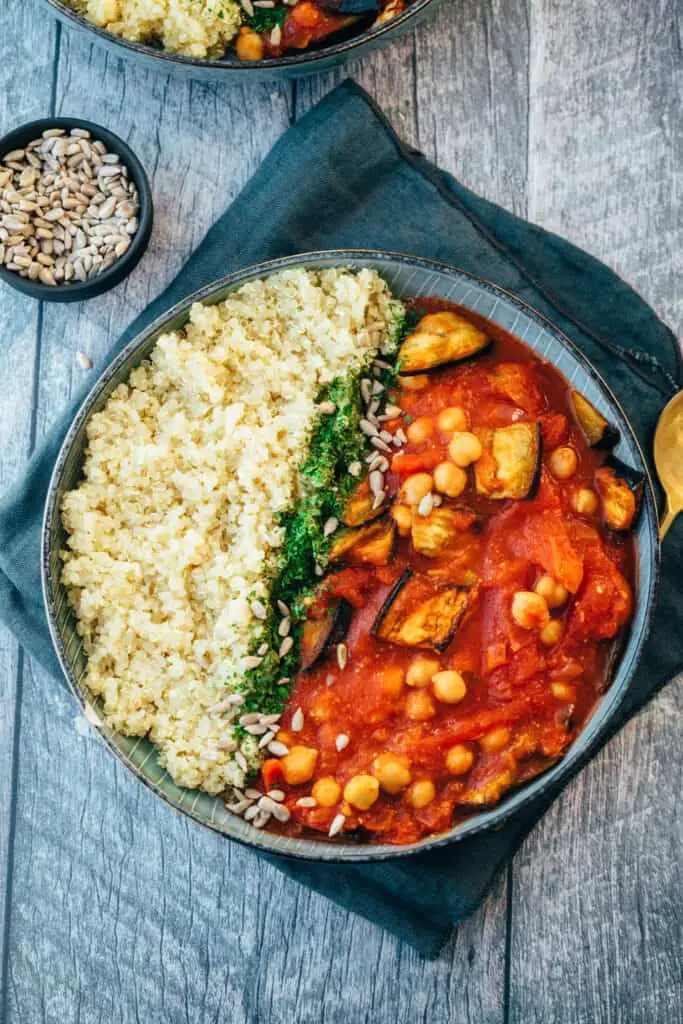 Eggplant and tomato pan with chickpeas