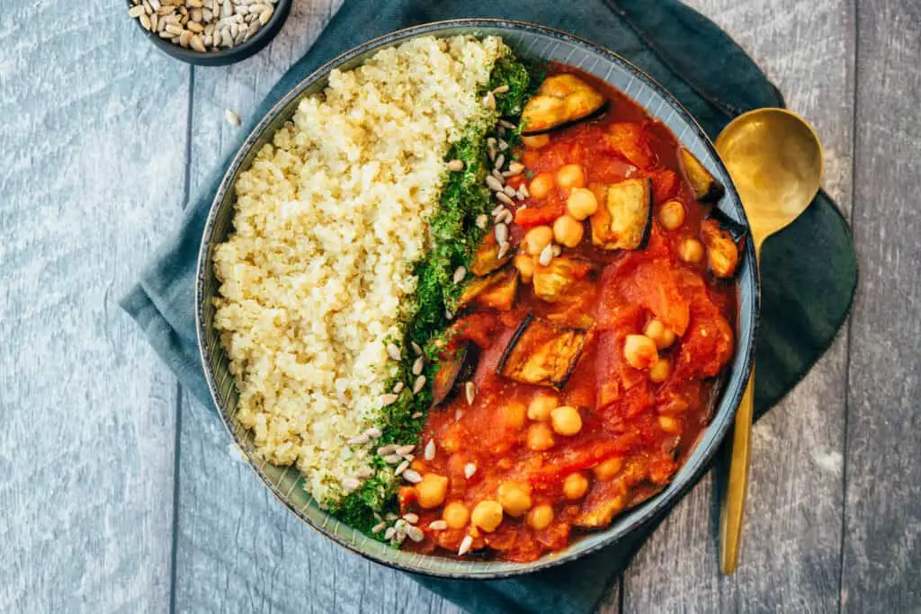 Eggplant and tomato pan with chickpeas