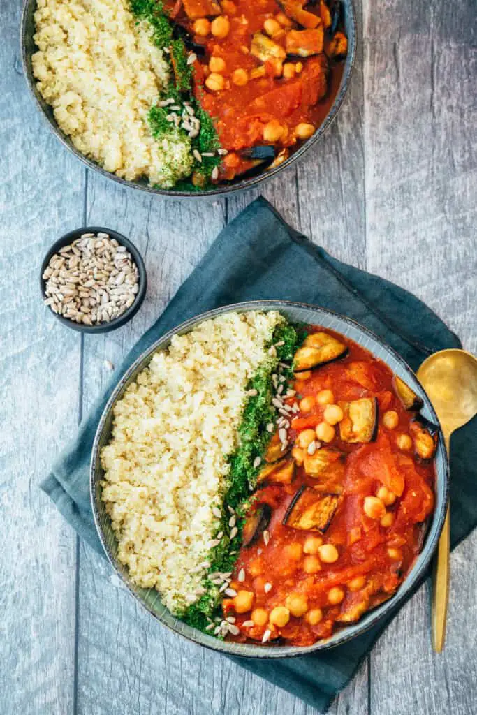 Eggplant and tomato pan with chickpeas