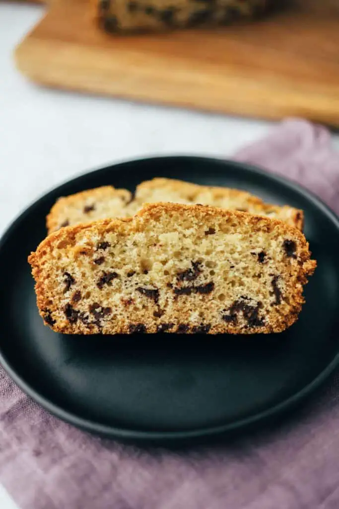 Simple sponge cake with chocolate chips