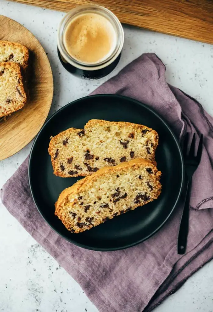 Simple sponge cake with chocolate chips