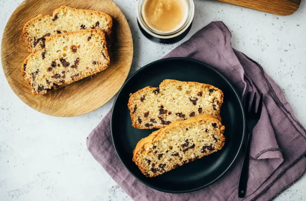 Simple sponge cake with chocolate chips