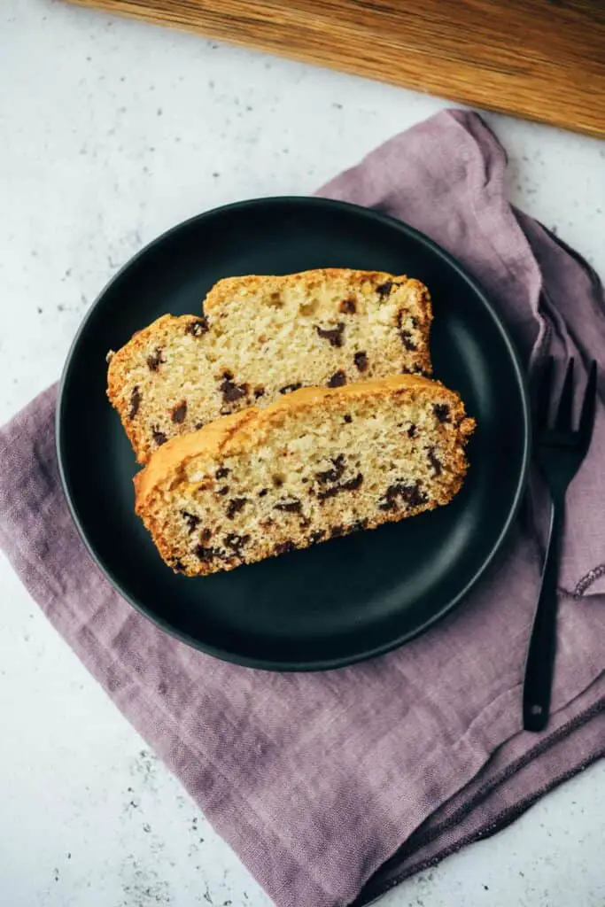 Simple sponge cake with chocolate chips