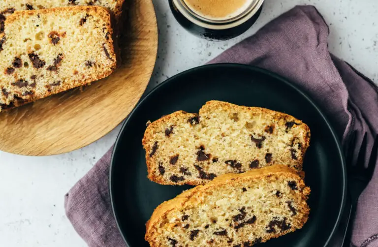 Einfacher Rührkuchen mit Chocolate Chips