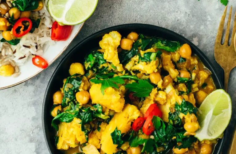 einfaches Blumenkohl Curry mit Spinat