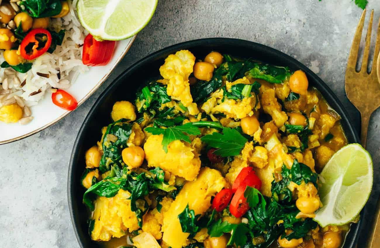 Veganes Einfaches Blumenkohl Curry mit Spinat (30 Minuten)