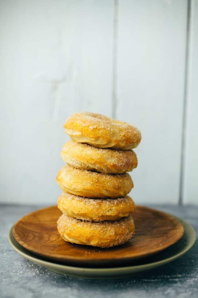 Vegan donuts with cinnamon sugar (30 minutes)