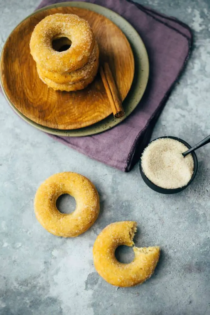 Vegan donuts with cinnamon sugar (30 minutes)