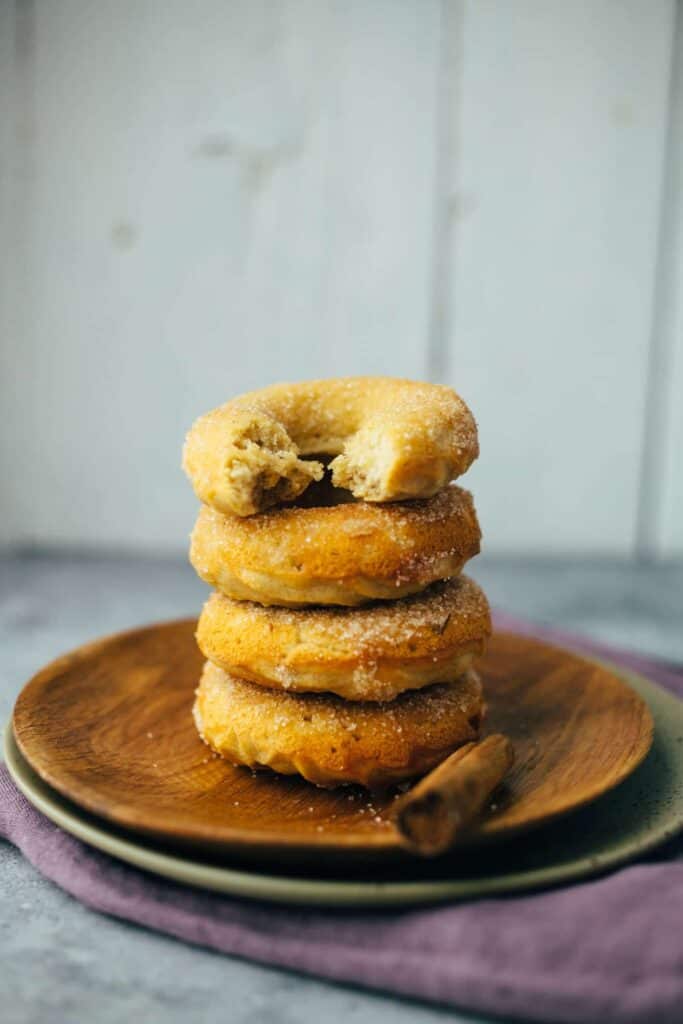 Vegan donuts with cinnamon sugar (30 minutes)