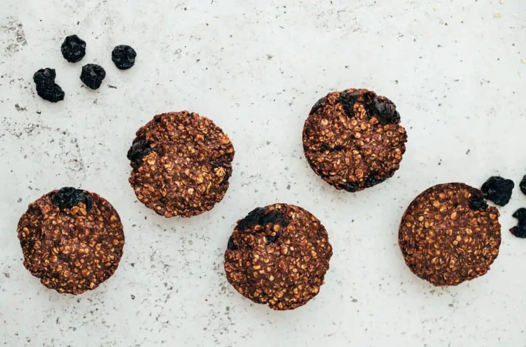 Simple chocolate oat cookies (5 ingredients)