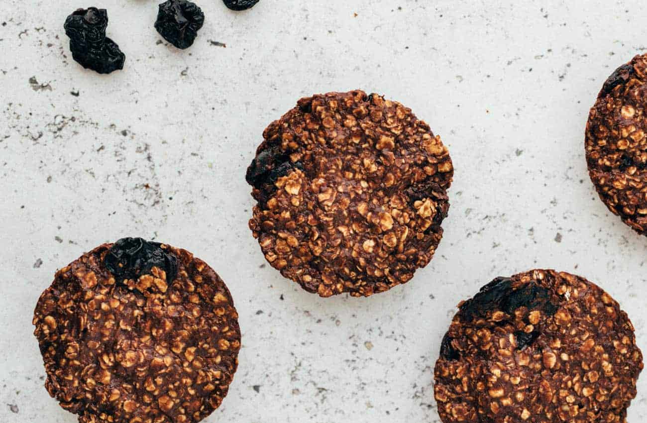 Einfache Schoko-Hafer Cookies (5 Zutaten) — VEGANE VIBES