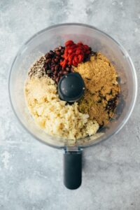 Falafel Patties mit schwarzen Bohnen und Quinoa (gf)