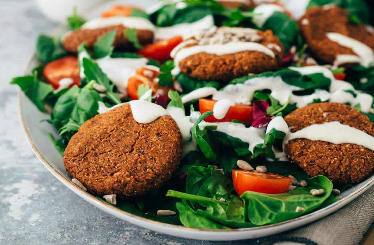 Falafel Patties mit schwarzen Bohnen und Quinoa (gf) — VEGANE VIBES