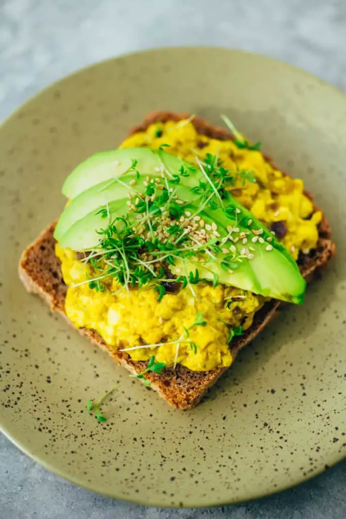 Classic vegan scrambled eggs with silken tofu (15 minutes)