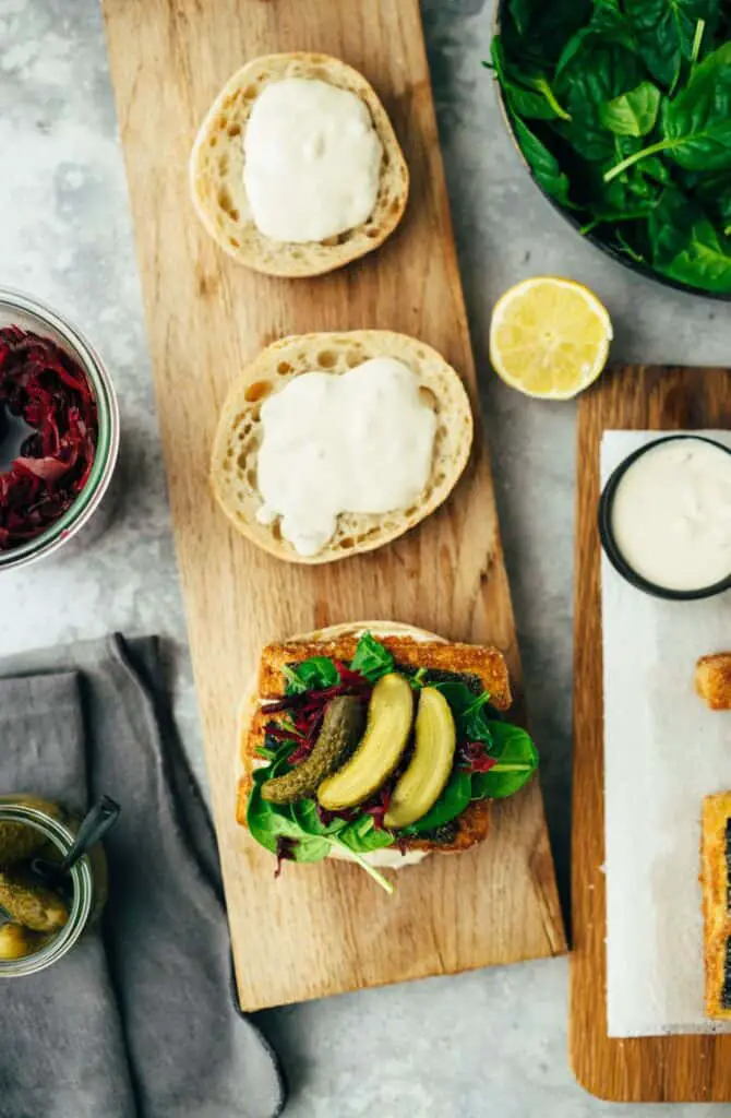 Vegan fish burger with cashew remoulade