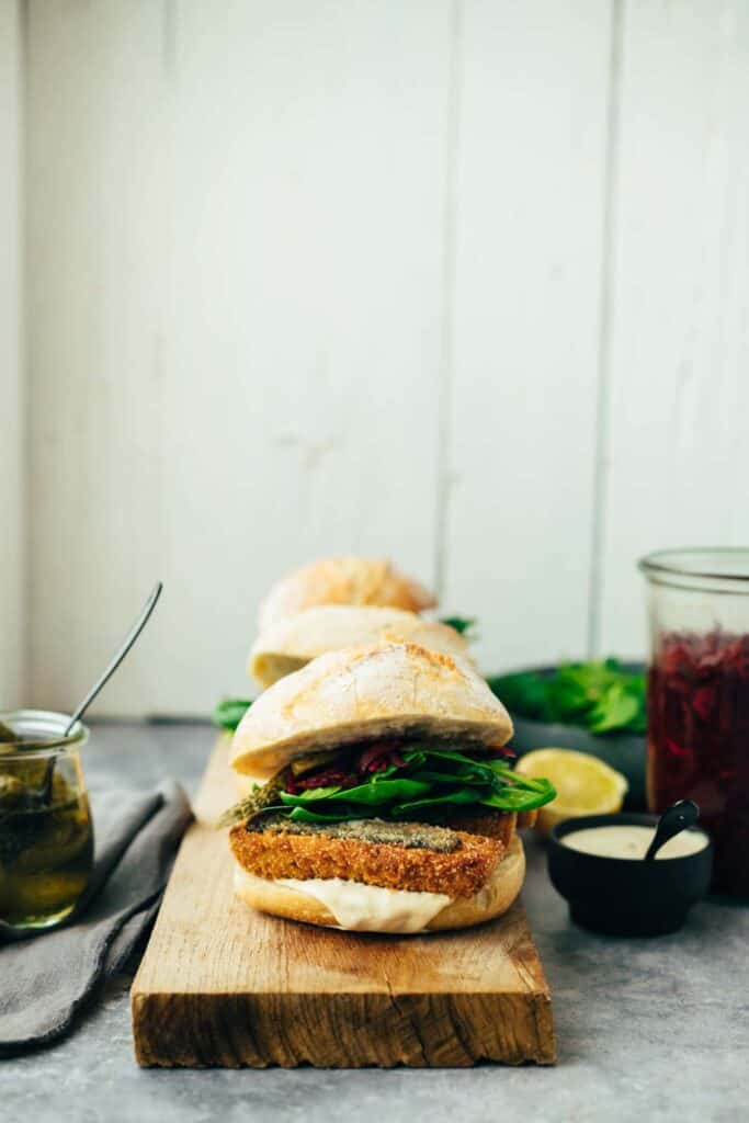 Vegan fish burger with cashew remoulade