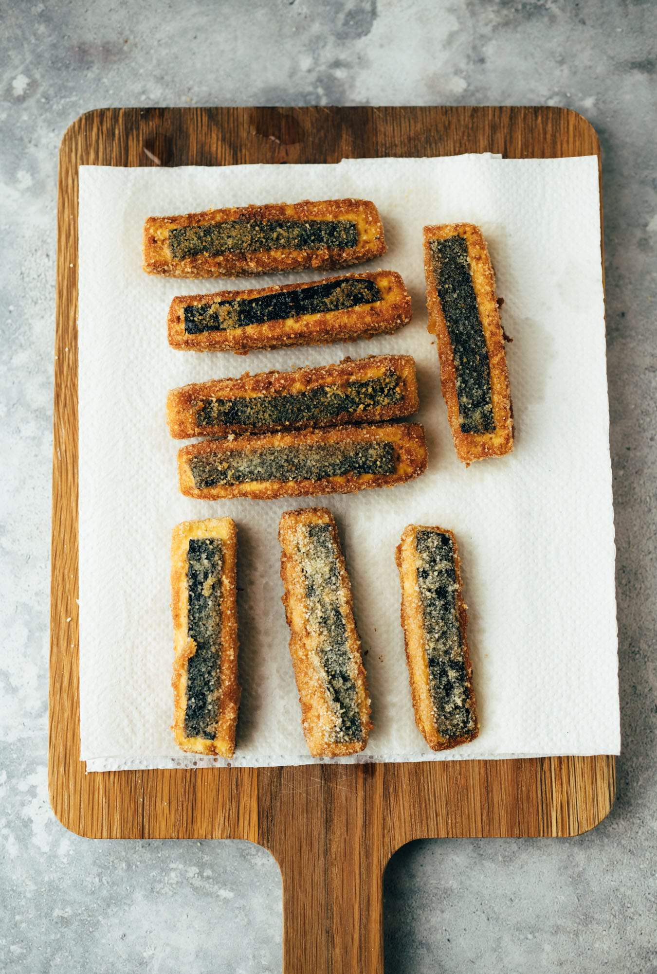 Veganer Fisch Burger mit Cashew-Remoulade — VEGANE VIBES Veganer Fisch Burger mit Cashew-Remoulade — VEGANE VIBES