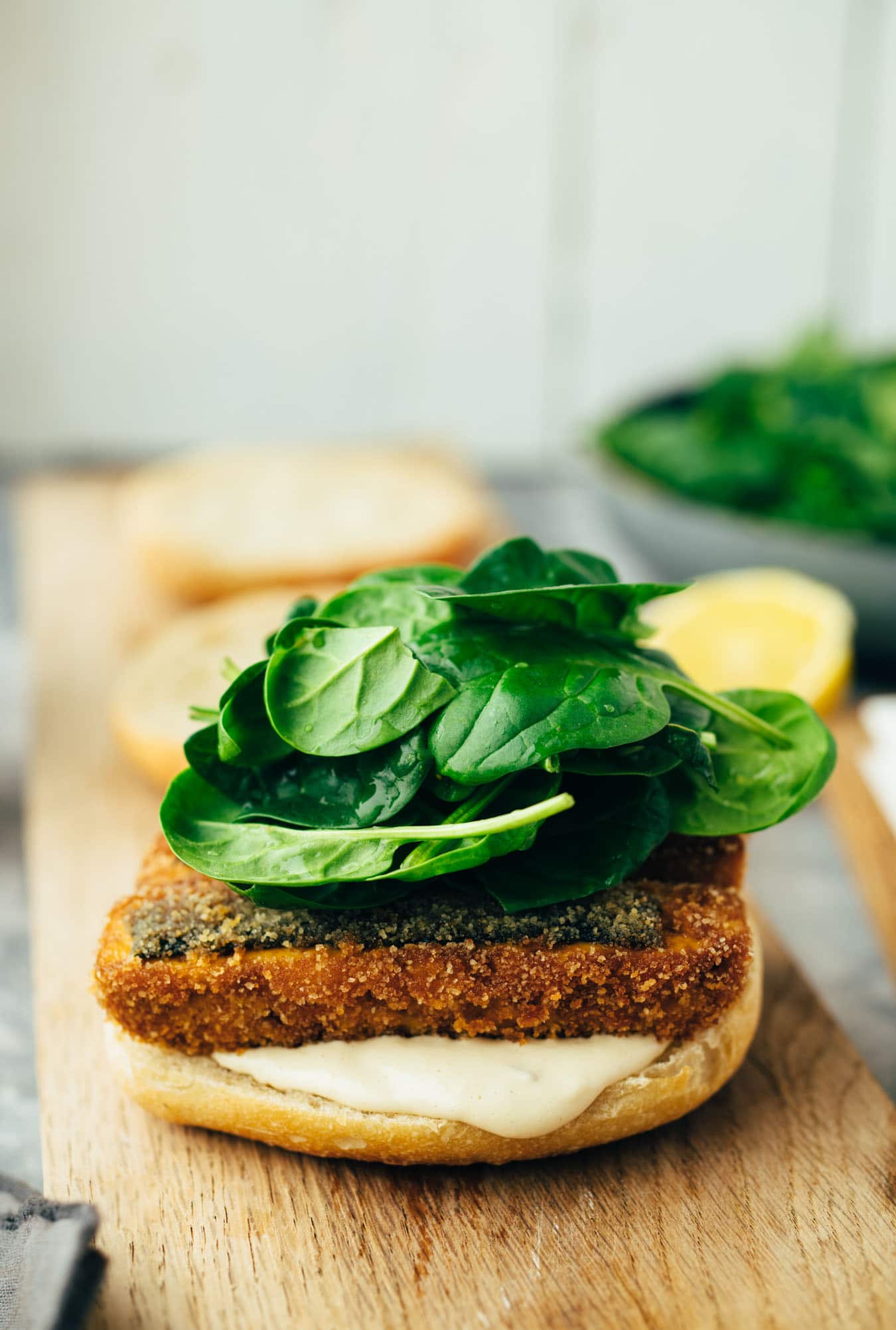 Veganer Fisch Burger mit Cashew-Remoulade — VEGANE VIBES Veganer Fisch Burger mit Cashew-Remoulade — VEGANE VIBES