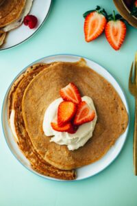 Buchweizen Pfannkuchen mit Cashewcreme (gf)