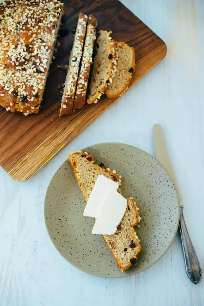 einfaches veganes Osterbrot